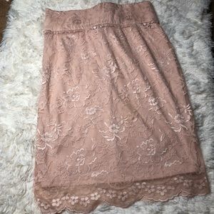 📚3/$15 Pink Lace Thalia Sodi Skirt